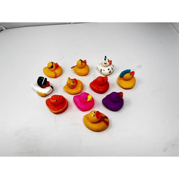 Lot of 11 2inch Jeep Rubber Ducks as Shown on Photo Pre-Owned - Picture 3 of 4